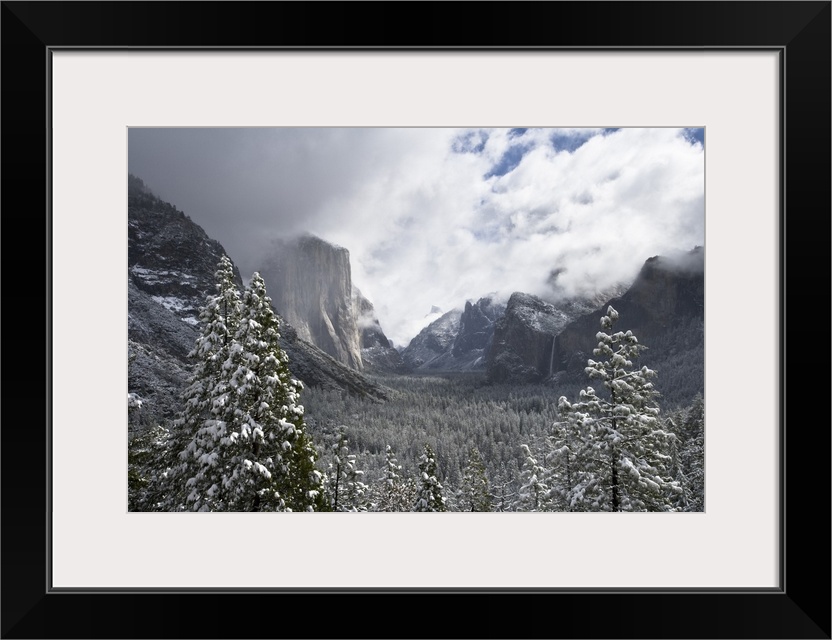 Yosemite valley in winter, Yosemite National Park, California.