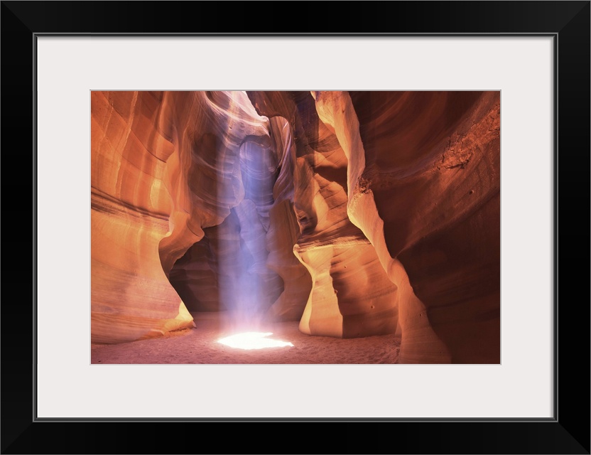 Arizona, Antelope Canyon, Ray of light through the Upper canyon