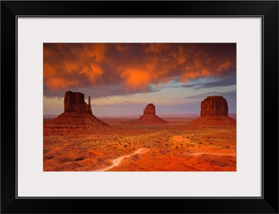 Arizona, Monument Valley, Monument Valley Tribal Park, Sunset on the Buttes