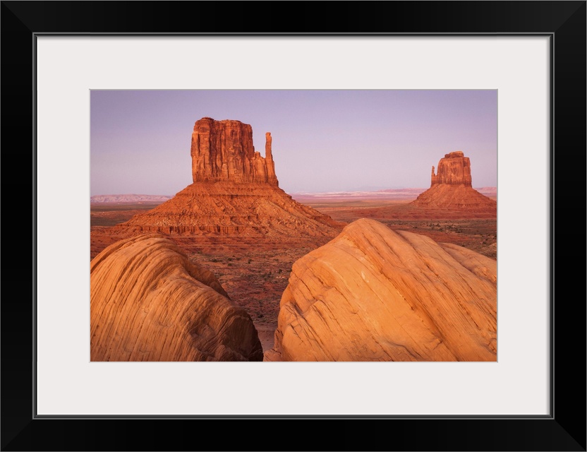 USA, Arizona, Monument Valley Tribal Park, Monument Valley, The Mittens.