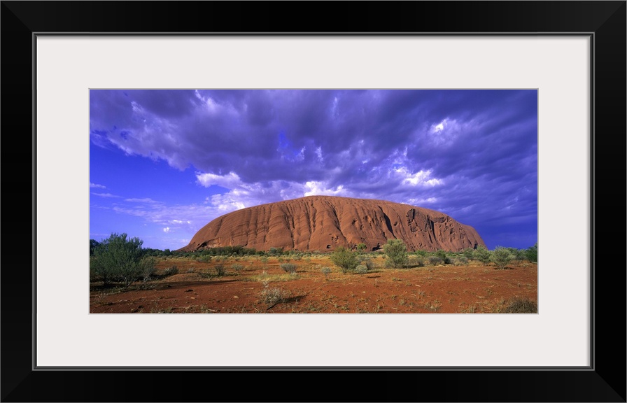 Australia, Northern Territory, Ayers Rock (Uluru), the largest monolith in the world