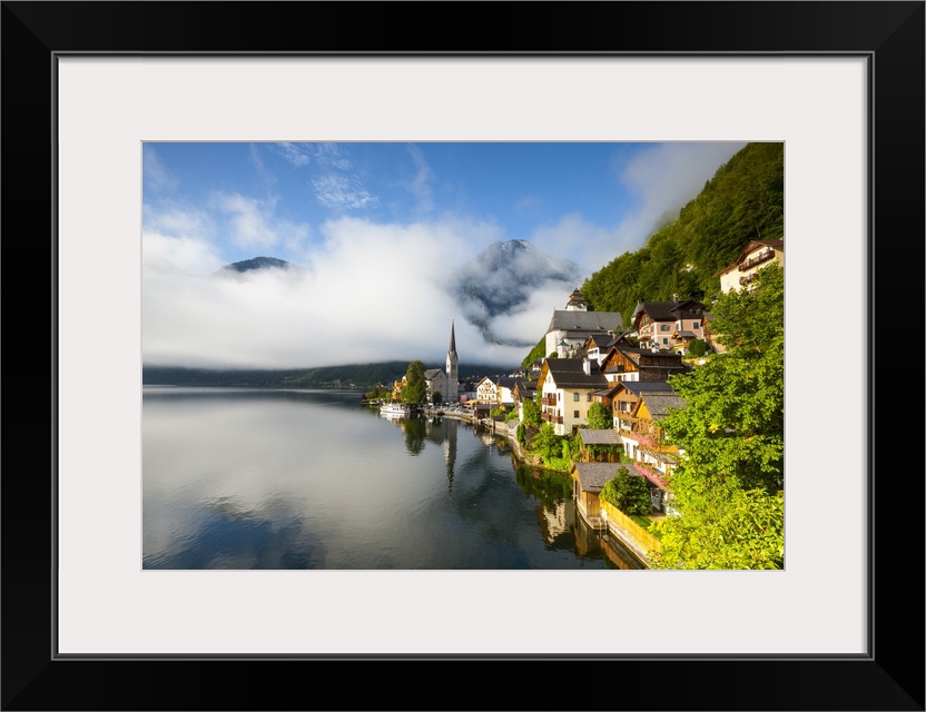 Austria, Upper Austria, Hallstattersee lake, Hallstatt.