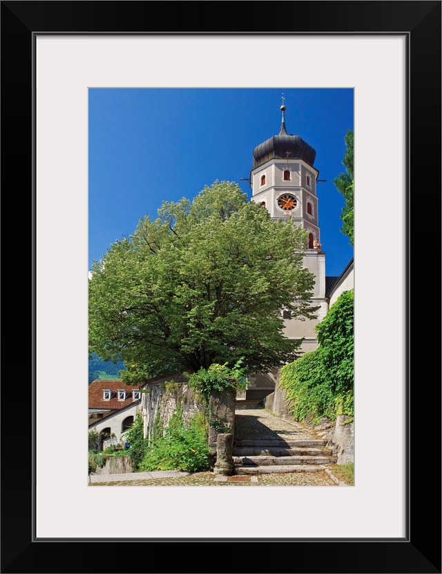 Il campanile della chiesa di S. Lorenzo del 1514, principale attrattiva architettonica del borgo di Bludenz.