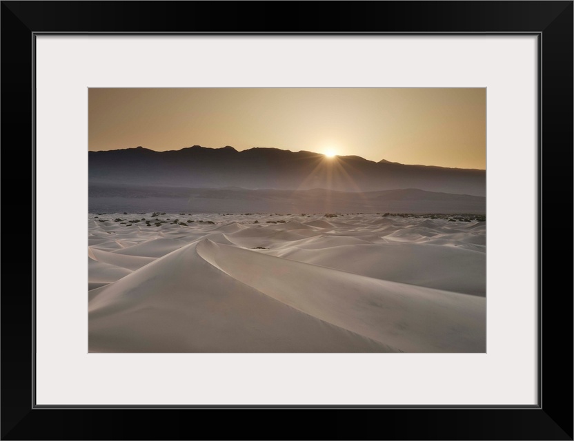 USA, California, Death Valley, Mesquite Flat sand dunes.