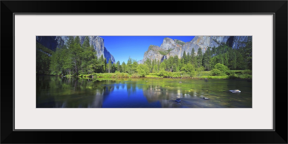 California, Yosemite National Park, Panoramic view of El Capitan and Merced river