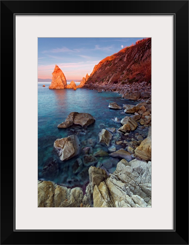 Italy, Calabria, Mediterranean sea, Vibo Valentia district, Parghelia, Pizzuta Rock at sunset, Parghelia.