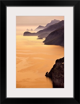 Italy, Campania, Amalfi Coast, Tyrrhenian coast, Positano, Rugged coastline at sunset