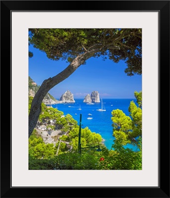 Italy, Campania, Tyrrhenian Coast, Capri, Marina Piccola, Faraglioni