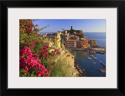 Italy, Liguria, Ligurian sea, Italian Riviera, Cinque Terre, Vernazza, summer sunset