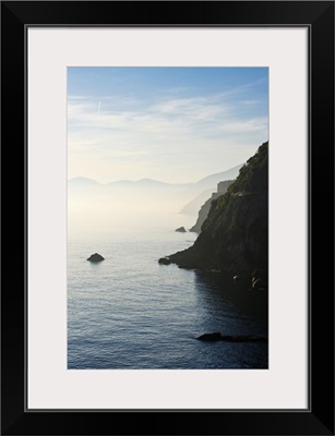 Italy, Liguria, Vernazza and Monterosso as seen from Corniglia at sunset