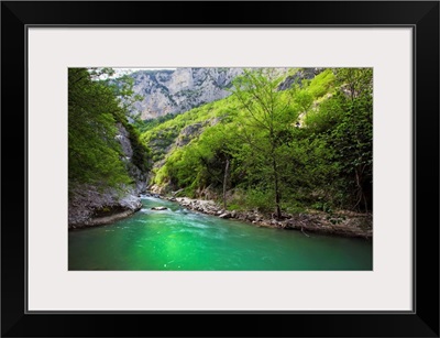 Italy, Marches, Ancona district, Genga, Esino river running through the mountains