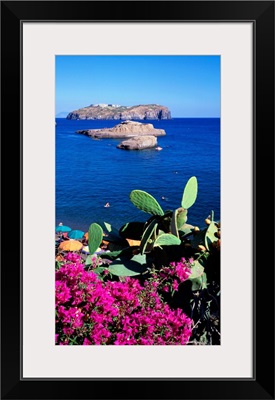 Italy, Pontine Islands, Santo Stefano Island in front of Cala Nave beach