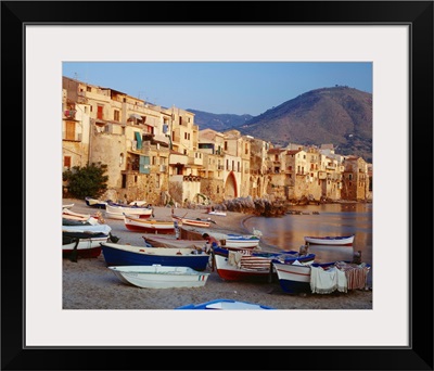 Italy, Sicily, Palermo, Cefalu, view of the harbor