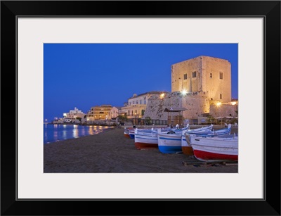 Italy, Sicily, Pozzallo, Ragusa district, Beach and Cabrera tower