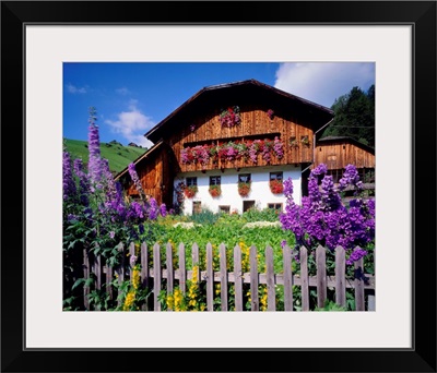 Italy, South Tyrol, typical 'maso' (farm-house) with kitchen garden