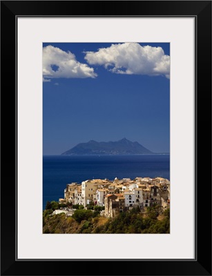 Italy, Sperlonga, View of the town with Circeo Mount in the background