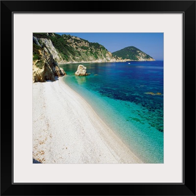 Italy, Tuscany, Elba, Acquaviva beach, view towards Capo d'Enfola