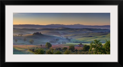 Italy, Tuscany, Orcia Valley, San Quirico d'Orcia, Casolare belvedere
