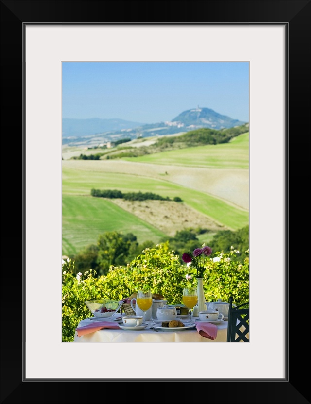 Italy, Tuscany, Val di Chiana, San Casciano dei Bagni, Breakfast on terrace