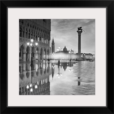 Italy, Venice, Doge's Palace, Piazzetta, San Giorgio Maggiore island in background