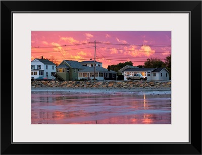 Maine, Cape Neddick, Houses at sunset along the Long Sands Beach
