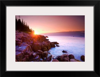 Maine, Mount Desert Island, Cliffs near Bass Harbor at sunrise