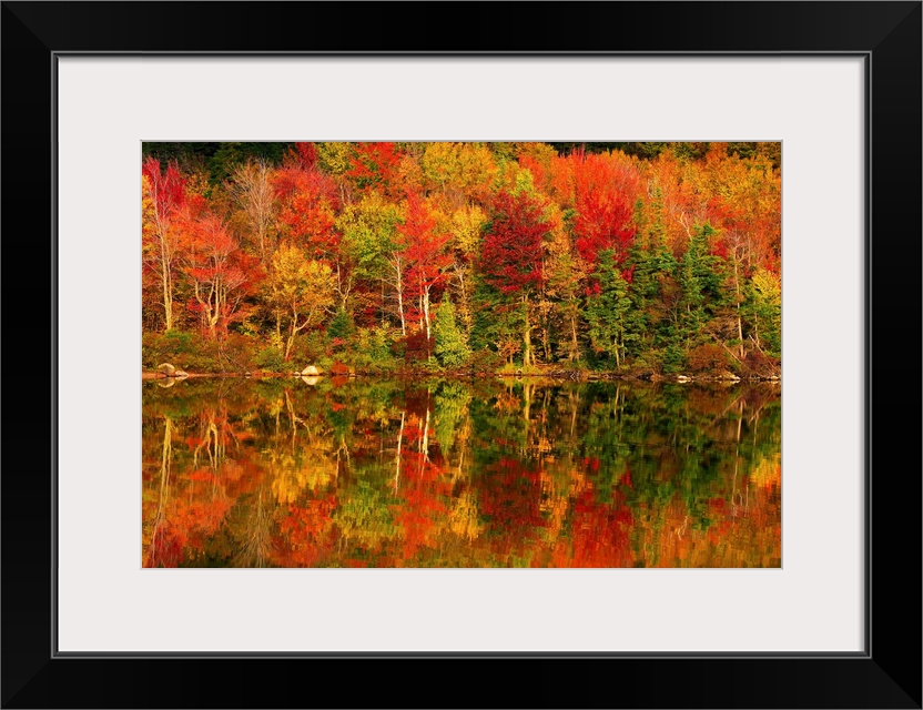 New Hampshire, New England, White Mountains, Echo Lake in autumn