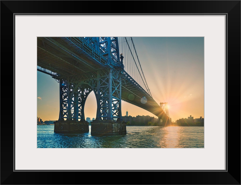 New York City, Brooklyn, Williamsburg, Williamsburg Bridge seen from Domino park.