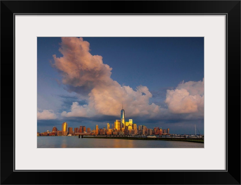 USA, New York City, Hudson, Manhattan, Lower Manhattan, One World Trade Center, Freedom Tower, skyline from New Jersey.