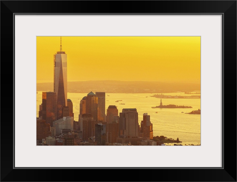 USA, New York City, Manhattan, Lower Manhattan, One World Trade Center, Freedom Tower, Lower Manhattan skyline with Freedo...