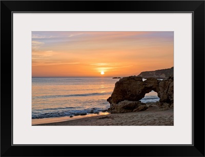 Portugal, Faro, Algarve, Albufeira, Praia da Oura Beach at sunset