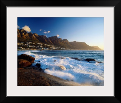 South Africa, Cape Town, Camps Bay and Twelve Apostles (mountain range)