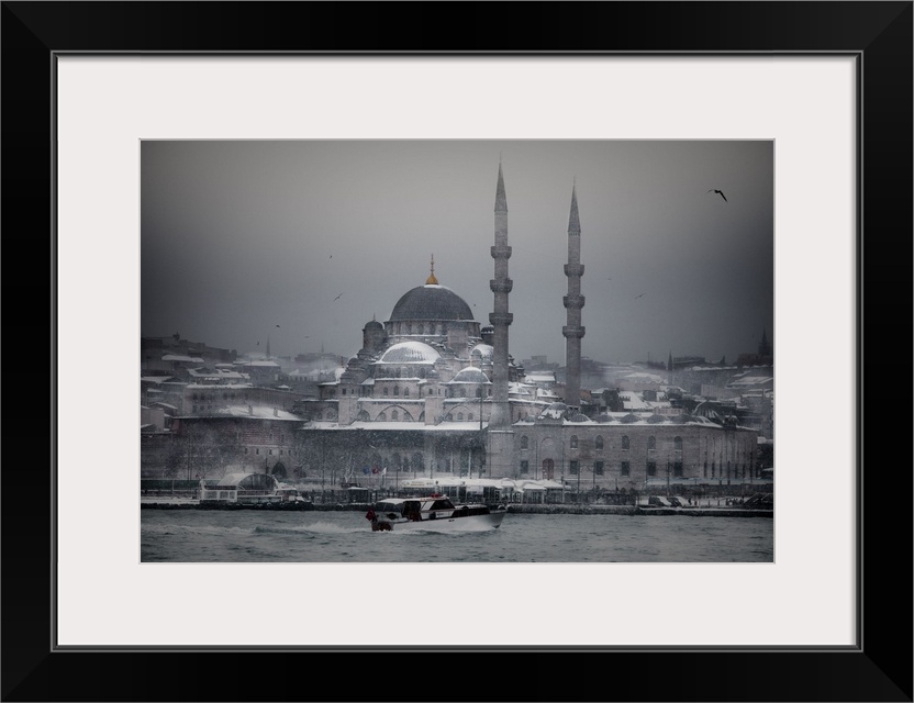 Turkey, Marmara, Bosphorus, Istanbul, Yeni Mosque over the Bosphorus
