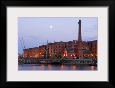 UK, England, Liverpool, Albert Dock and the chimney of Pumphouse Inn