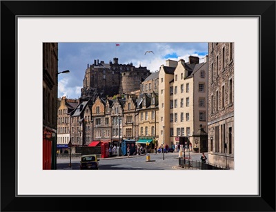 UK, Scotland, Edinburgh, Grassmarket square and the Edinburgh Castle