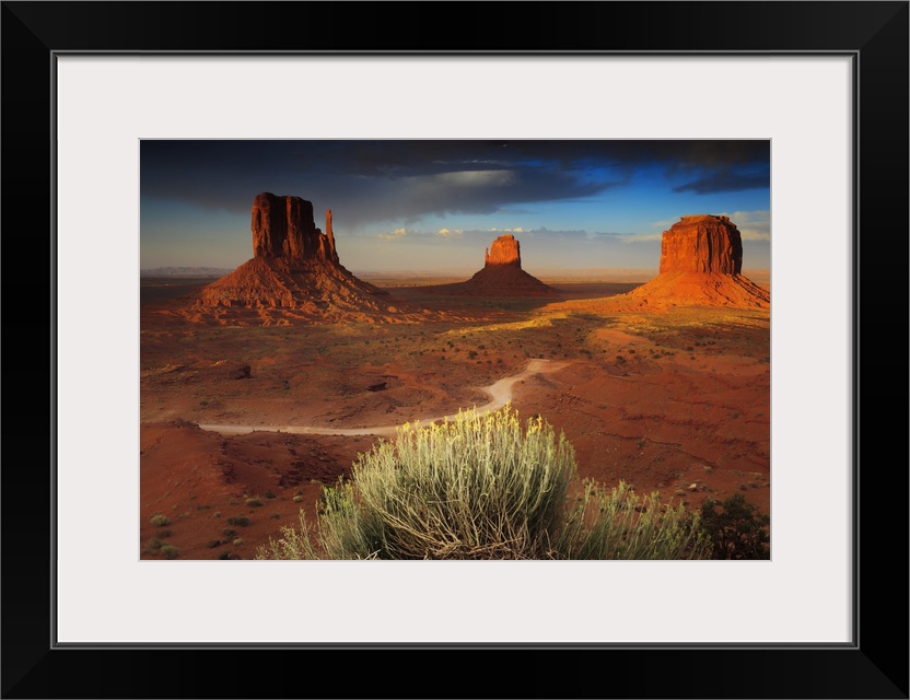 United States, Arizona, Monument Valley Tribal Park, Sunset on the Buttes