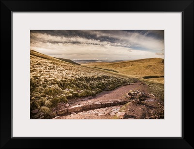 Wales, Great Britain, Brecon Beacons National Park, Mountain trail just after sunrise