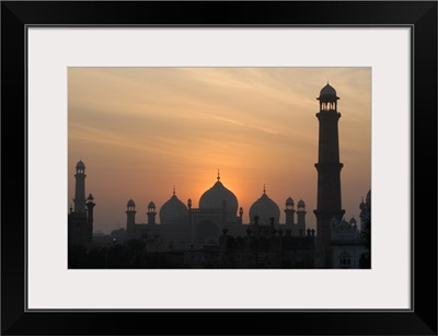 Badshahi Mosque at sunset, Lahore, Pakistan.