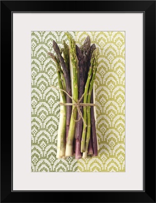 Green and purple asparagus in a bunch