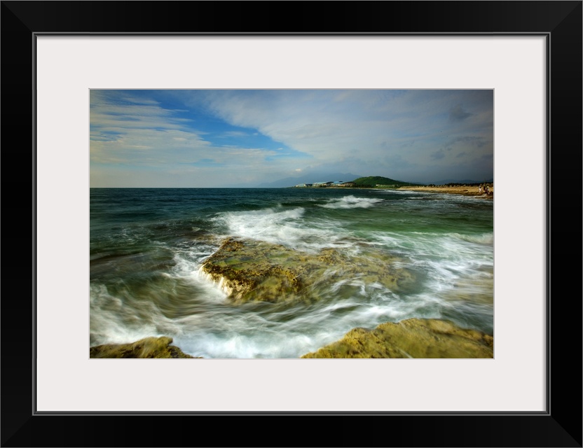 Howan on sunny afternoon with foaming green waves crashing on coral reefs Marine Life Museum on the distant shore in Pingt...