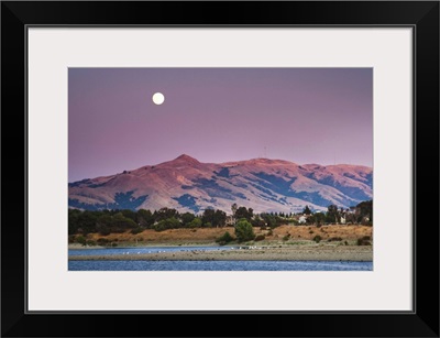 Moonrise Over Mission peak California at sunset time.