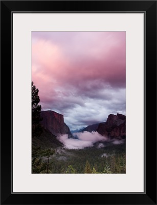 Pink Sky for sunset at Yosemite Valley