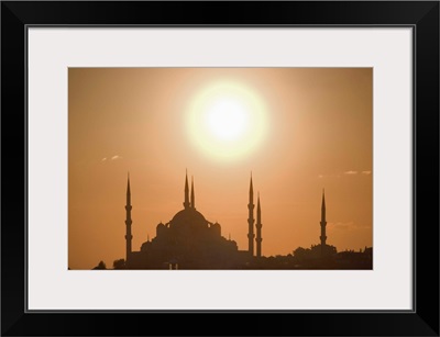 Turkey, Istanbul, silhouette of Suleymaniye mosque at sunset