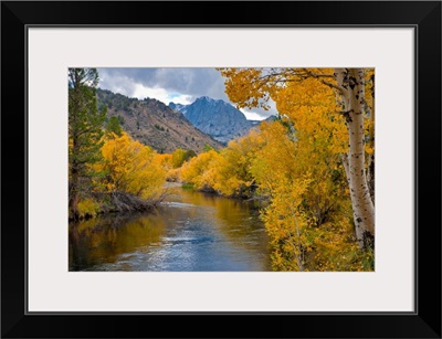 USA, California, River through Eastern Sierra Nevada Mountains