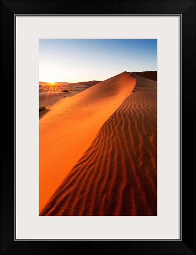 Africa, Namibia, Namib Desert, Sossusvlei, Big daddy dune at sunrise