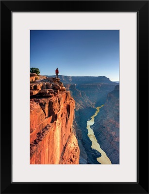 Arizona, Grand Canyon National Park, Toroweap Overlook, Hiker on cliff edge