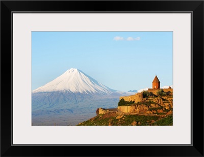 Armenia, Khor Virap monastery, Lesser Ararat near Mount Ararat in Turkey