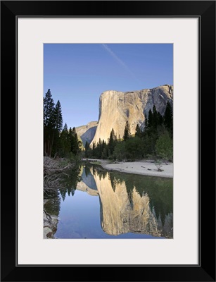 California, Yosemite National Park, Merced River, Cathedral Beach and El Capitan