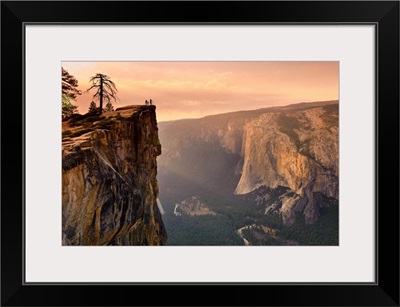 California, Yosemite National Park, Taft Point, El Capitan and Yosemite Valley