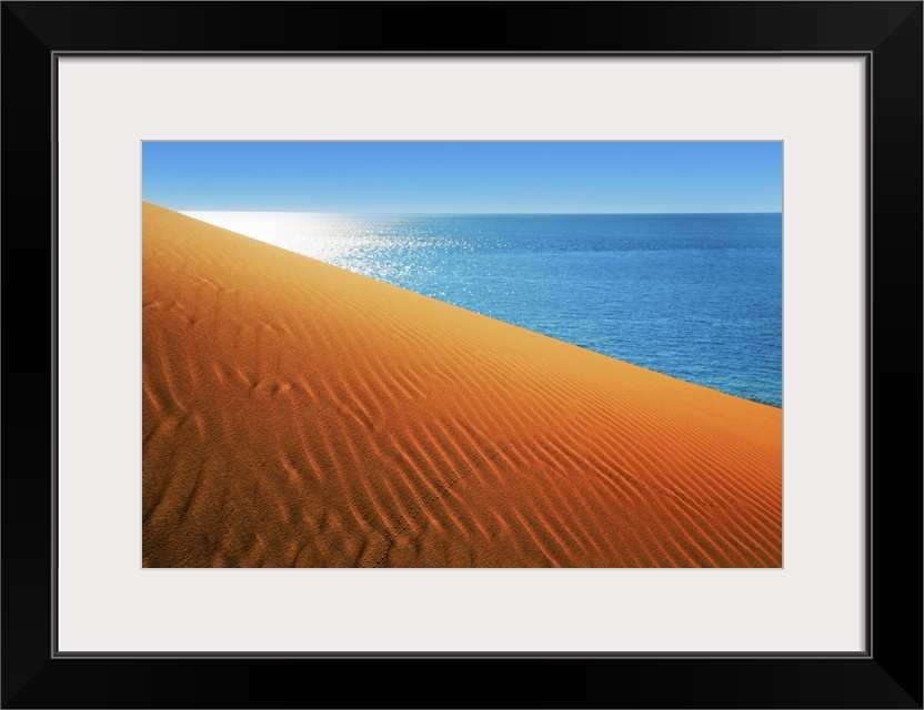 Dune landscape and ocean near Cape Peron. Australia, Western Australia, Gascoyne, Francois Peron National Park, Cape Peron...